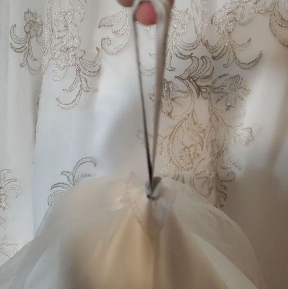 Brand New Alfred Angelo - size 6 white - Picture 10 of 14